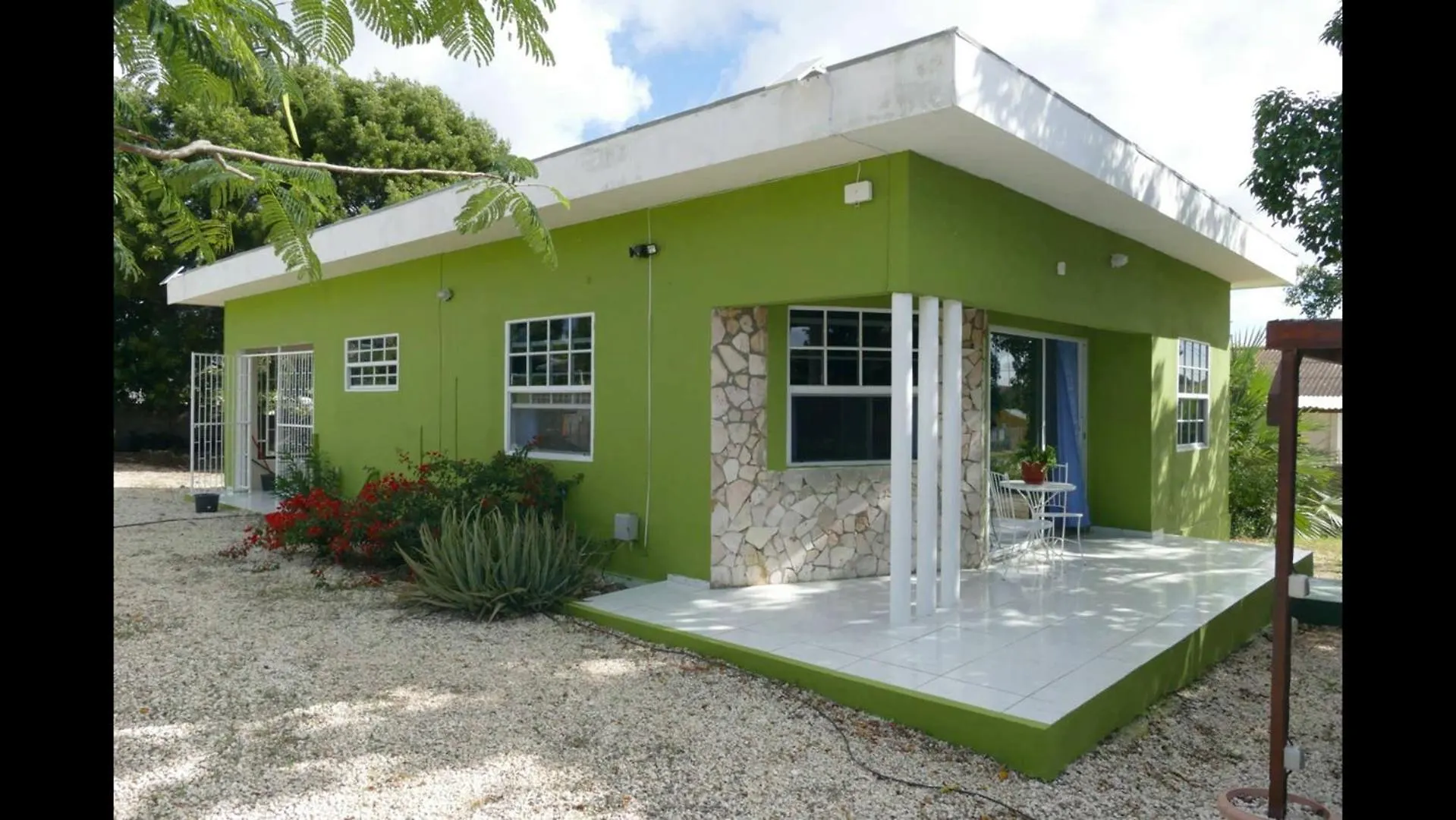 Resident Emiterio Villa Blue Bay Curacao